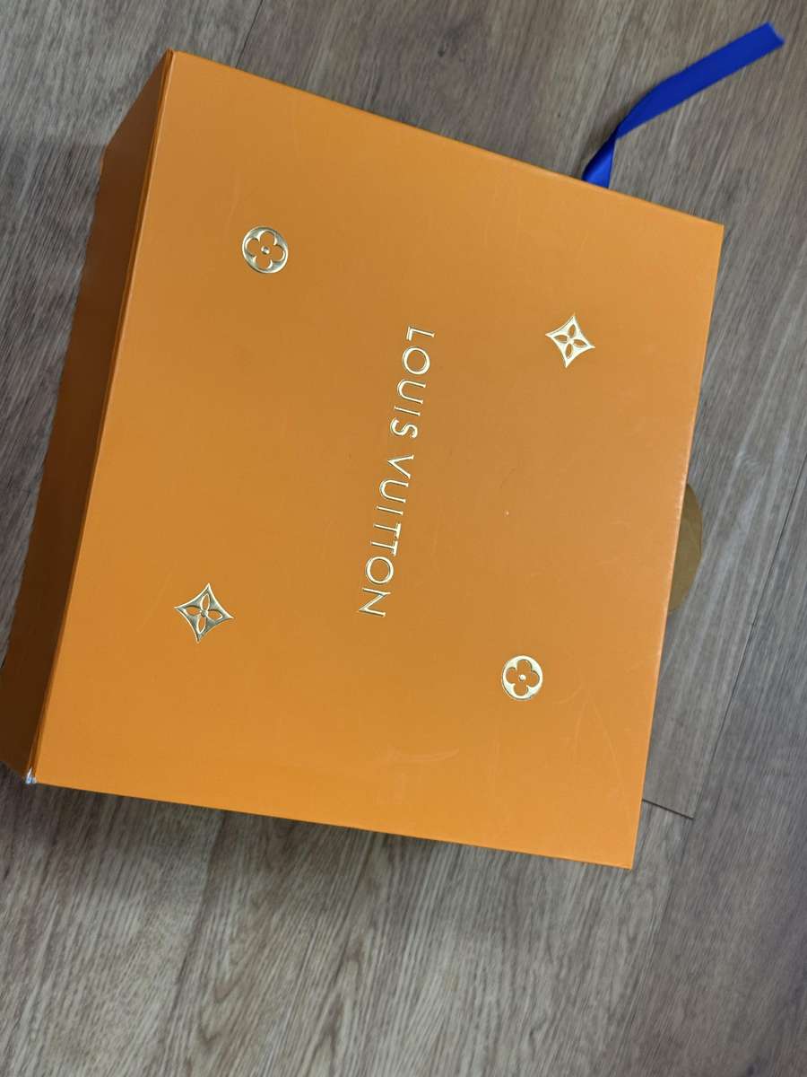 기은세 발렌시아가 아워글래스 XS 박스 핸드백 관련 액세서리 이미지 88